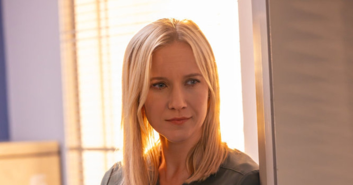 Jessy Schram Teases Hannah’s Pregnancy on 'Chicago Med'