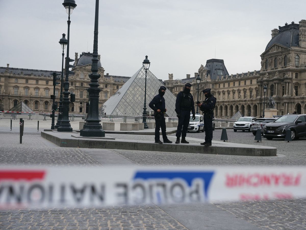 Louvre robbery: Director admits 'failure' as only gallery camera faced wrong way
