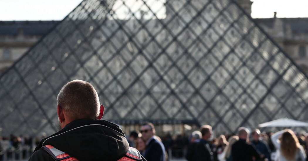 For Robbers Like the Louvre Thieves, Bright Vests Actually Help Them Hide