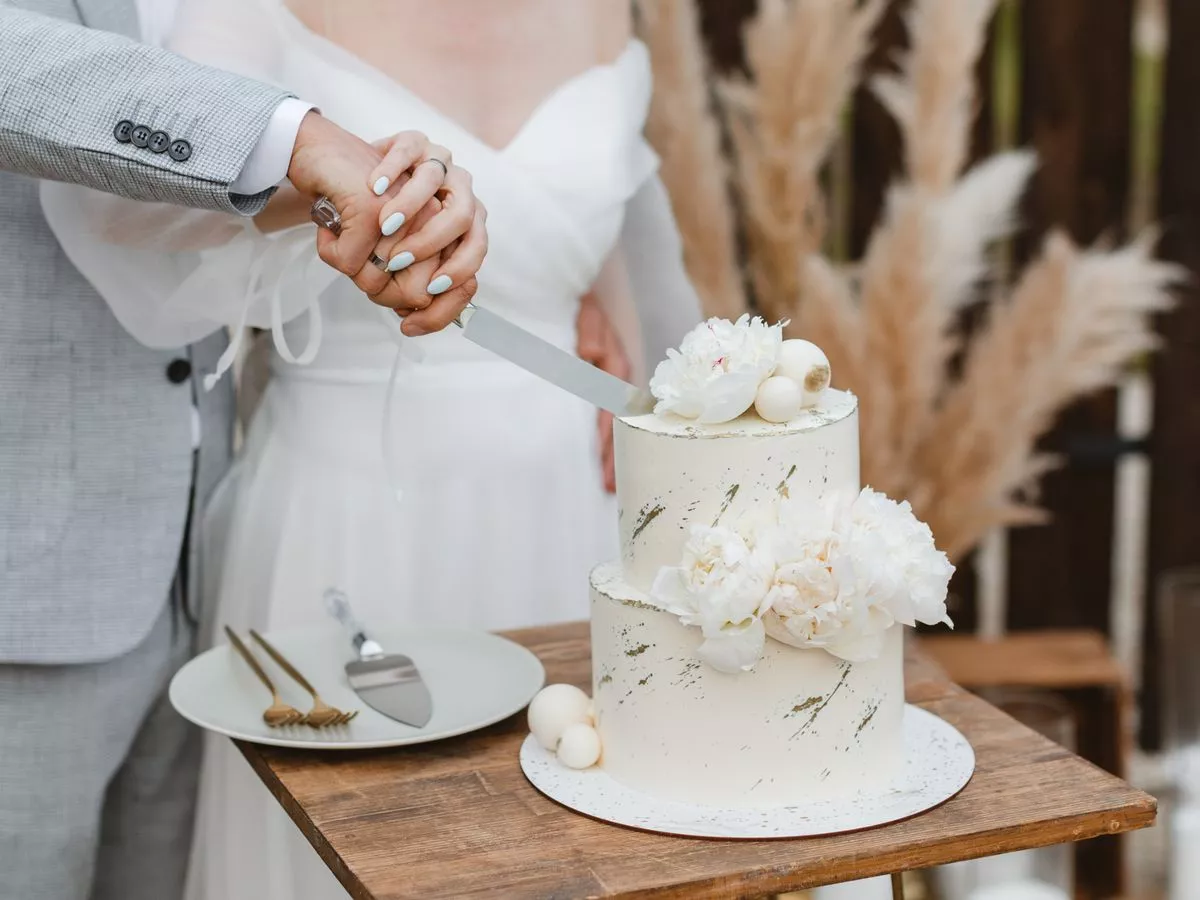 Brits can now get married on mobile phone app for just £160 thanks to AI