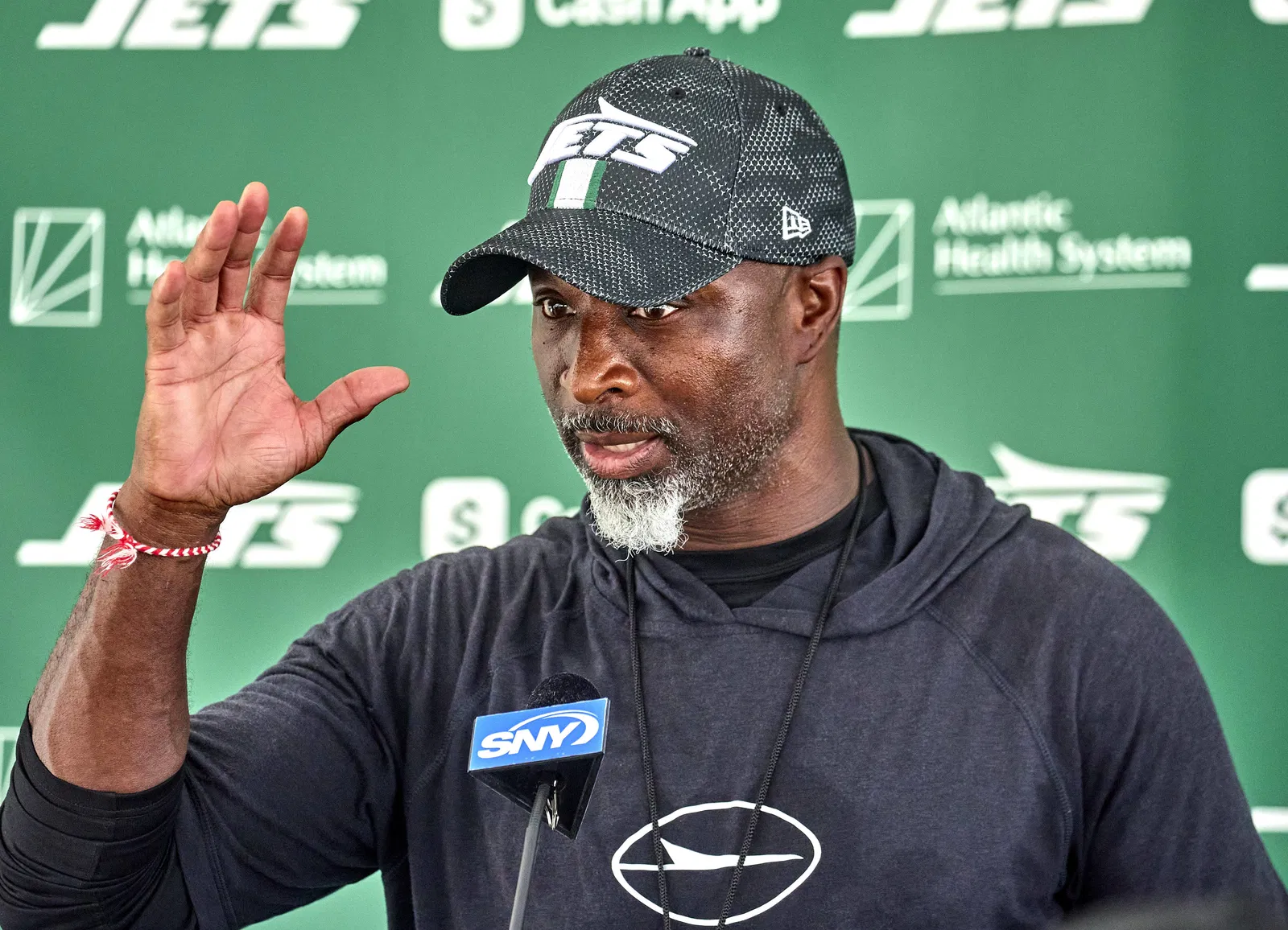 Aaron Glenn Handed Unfortunate News on Jets RB Amid Breece Hall Trade Rumors