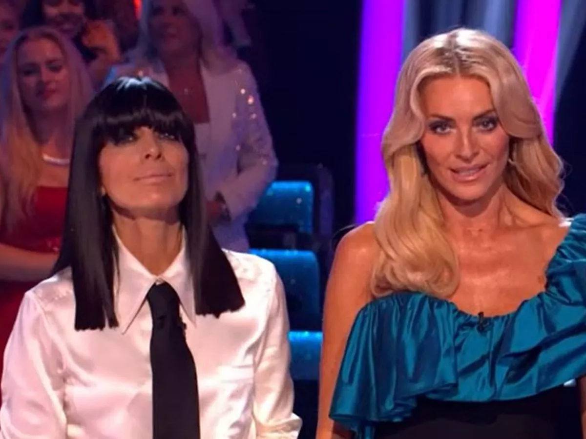 Strictly Come Dancing's Tess Daly and Claudia Winkleman pause live show minutes in for announcement
