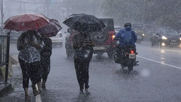 സംസ്ഥാനത്ത് ശക്തമായ മഴ തുടരുന്നു: ഒൻപത് ജില്ലകളിൽ യെല്ലോ അലർട്ട്
