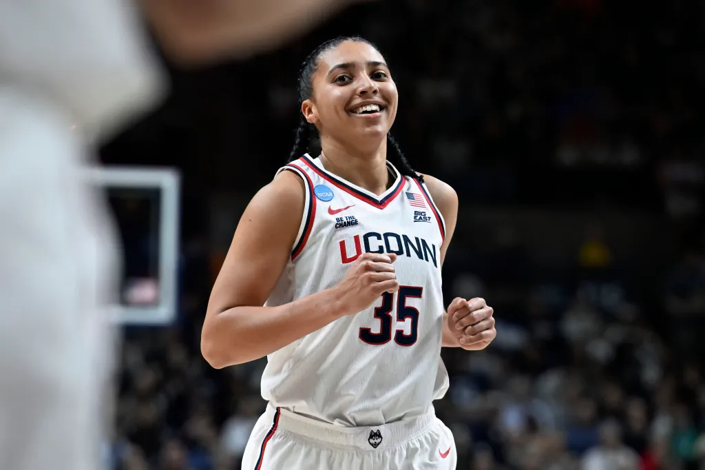 Azzi Fudd 'owning her space' to begin last dance with UConn