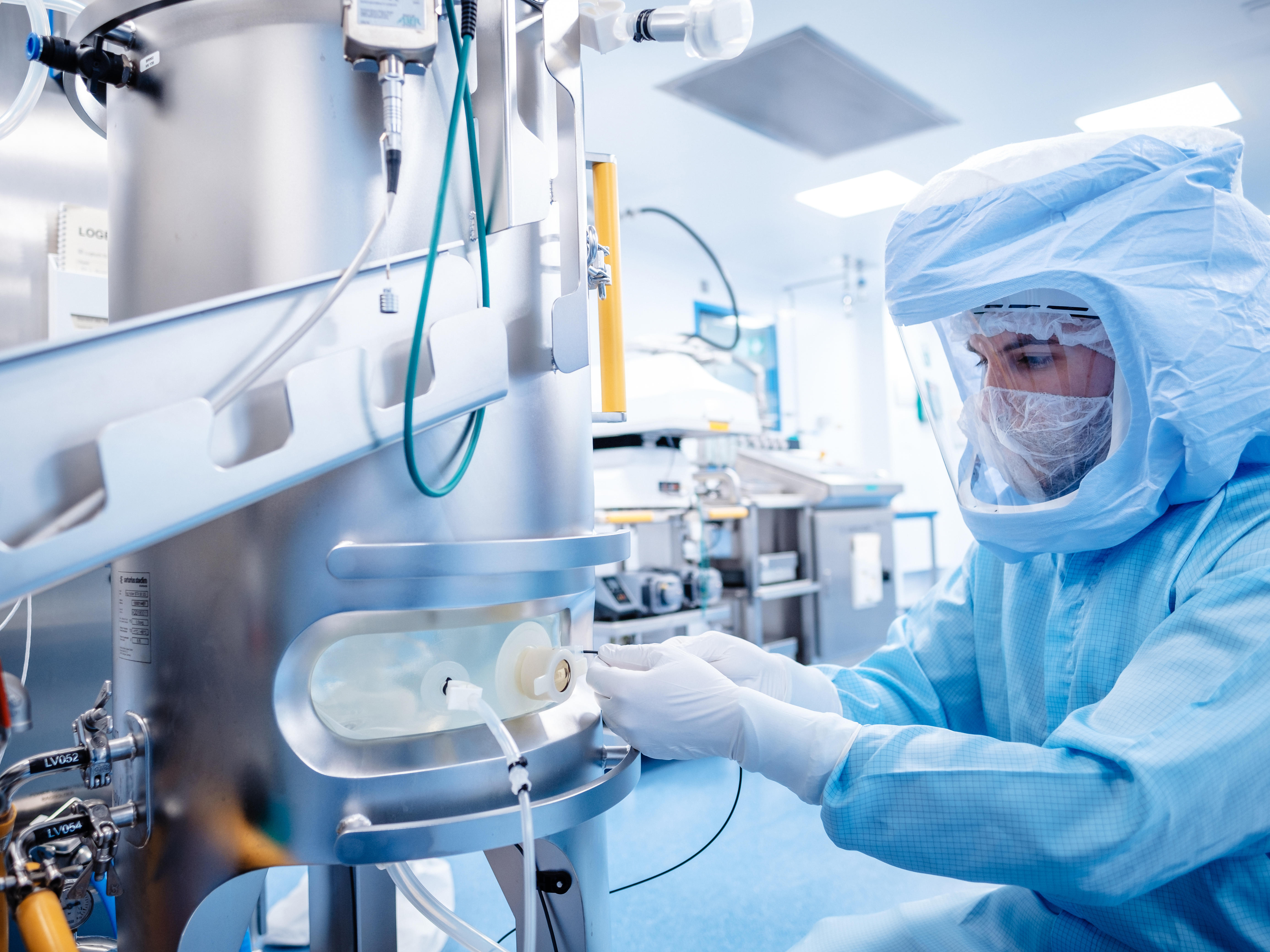 COVID-19 vaccines show promise in boosting cancer treatment