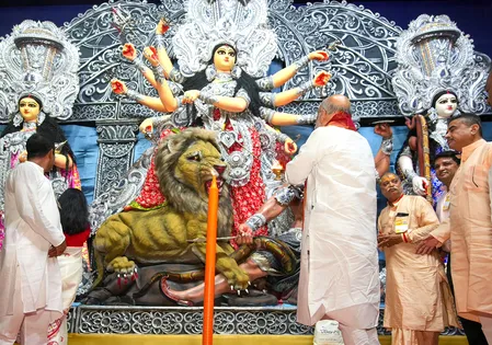 Row over Santosh Mitra Square puja: Kolkata Police send notice to light and sound company (Lead)