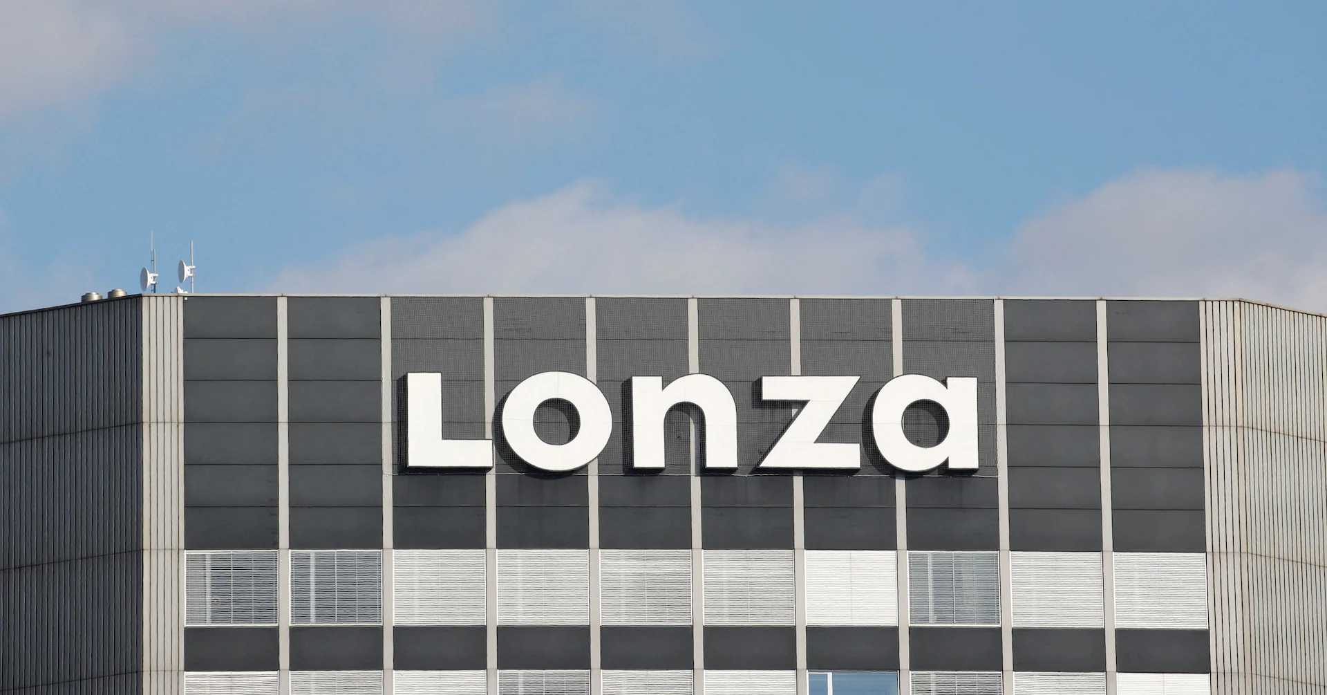 Lonza confirms outlook as it expects more contracts in coming months