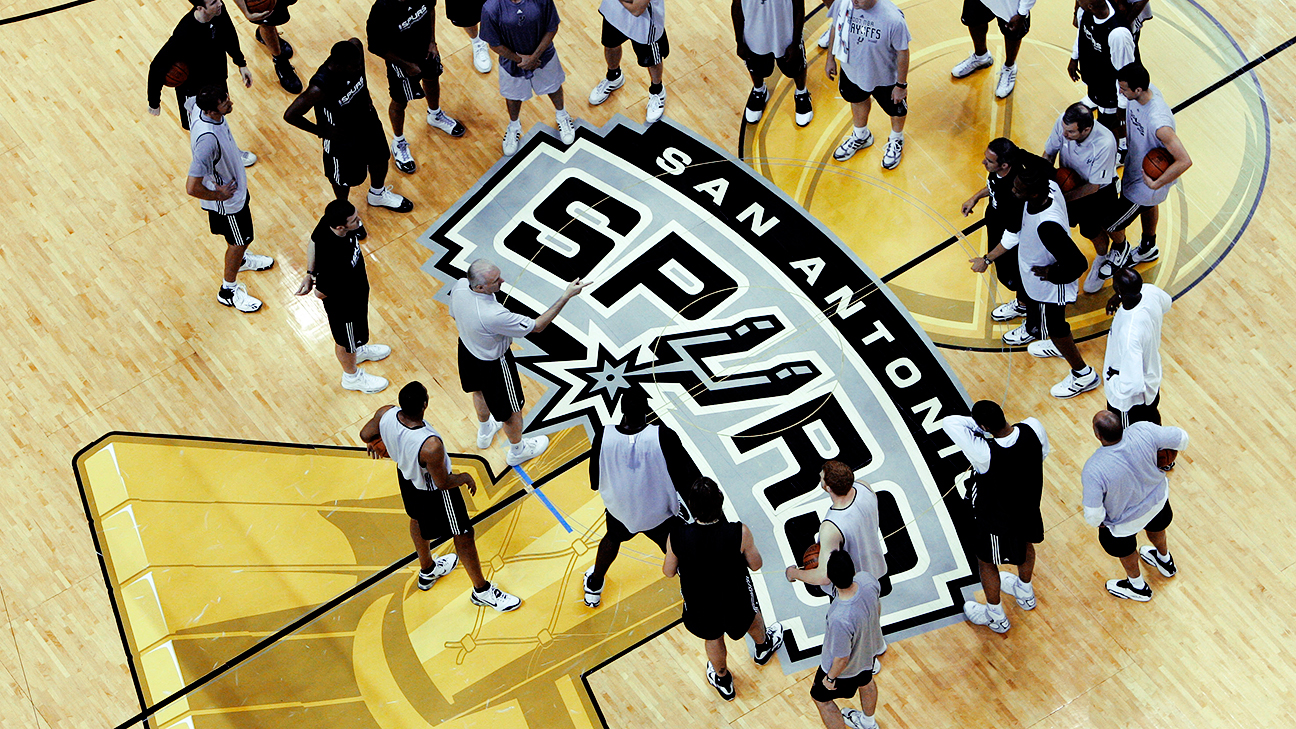 Sources: Trophy logo to return to NBA Finals court