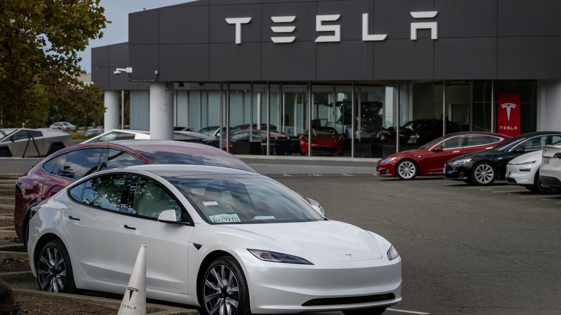 Tesla third-quarter earnings missed expectations. Here’s how analysts reacted