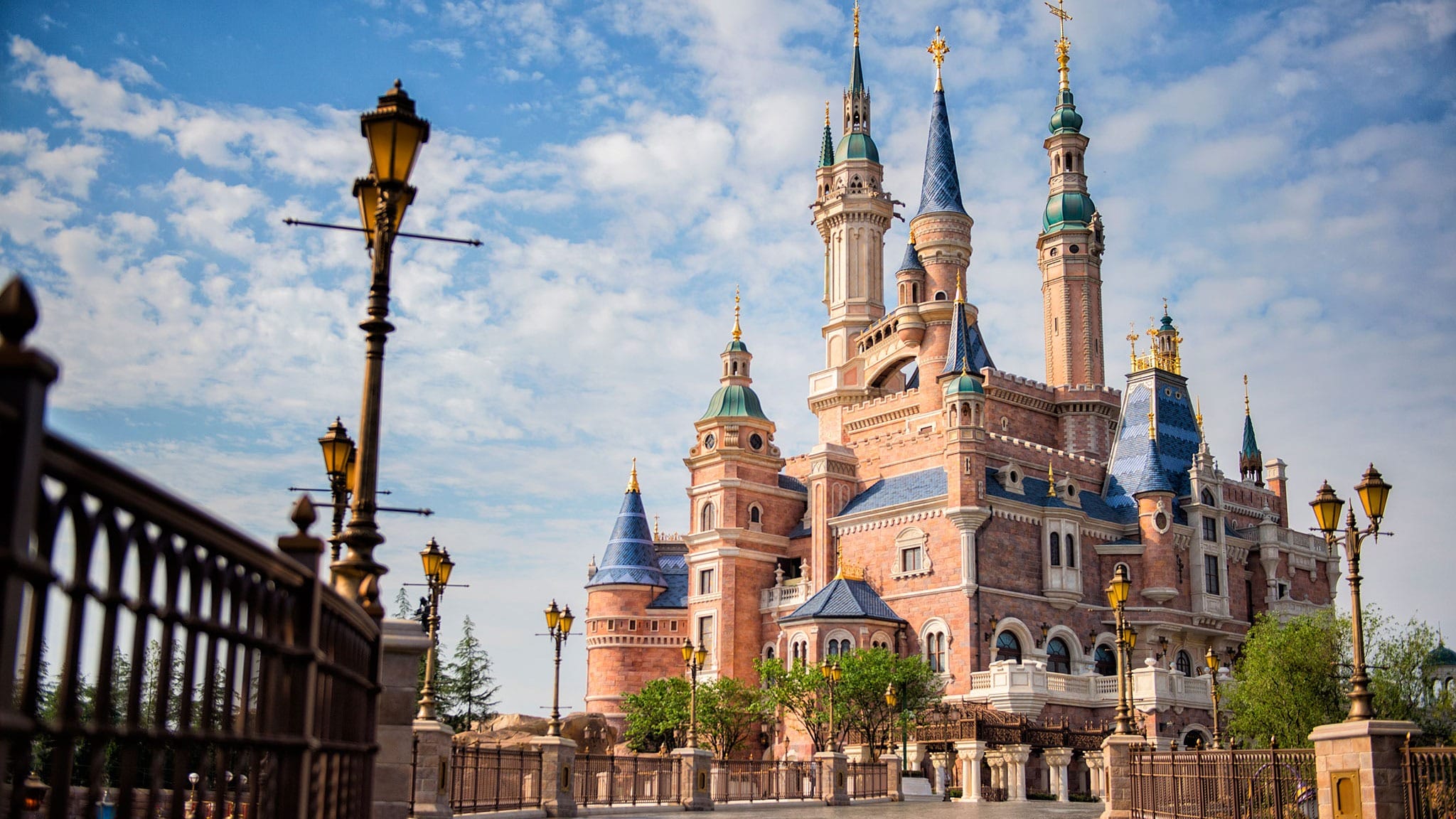 Scammers Sentenced to Prison for Selling Fake Shanghai Disneyland VIP Packages