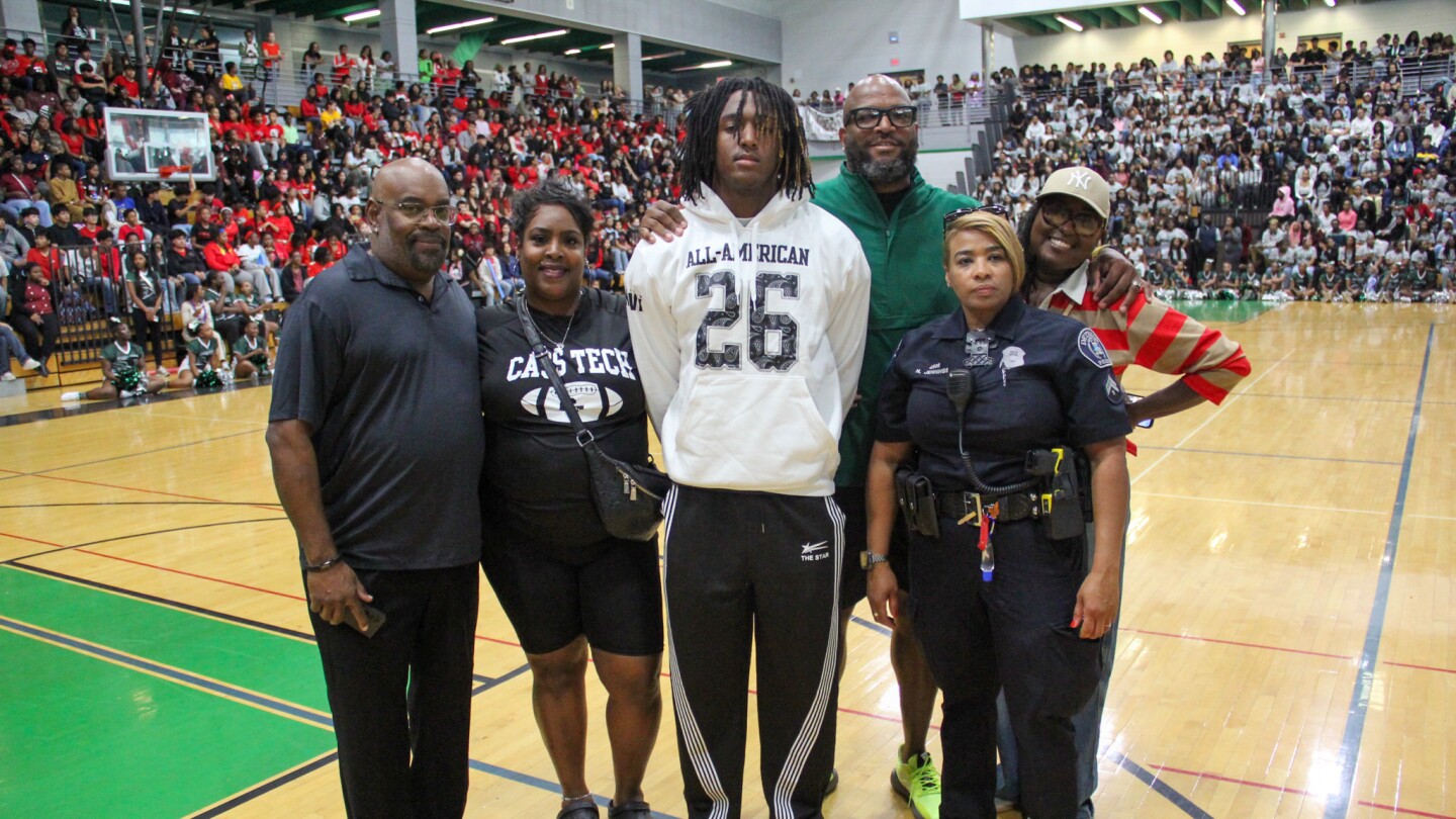 Linebacker Marcus Jennings Honored as a 2026 Navy All-American