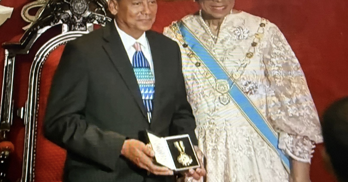 Lunn receives Distinguished Service Medal