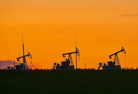 Oil gains 3% as India reconsiders Russian oil amid fresh US sanctions