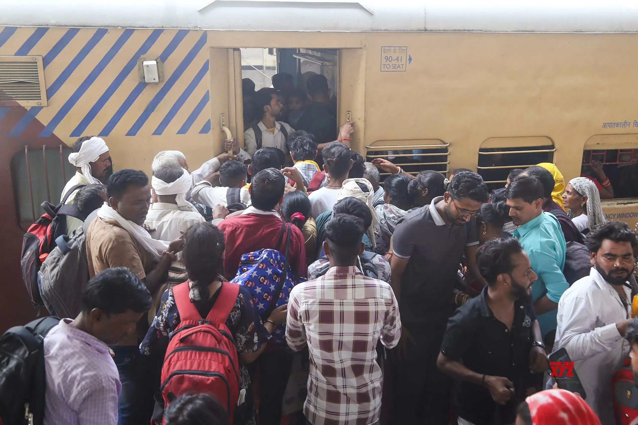 Mathura: Rush at Junction on Bhai Dooj #Gallery