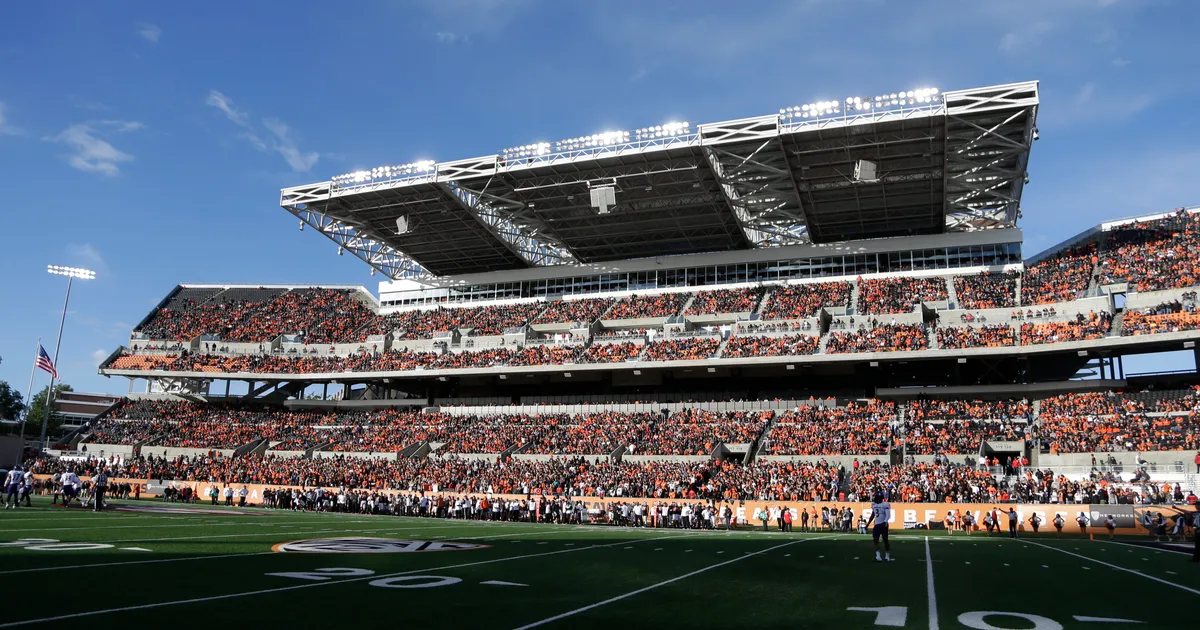 A Video Of Fans Interrupting A Reporter Went Viral. 1 Therapist Weighs In.