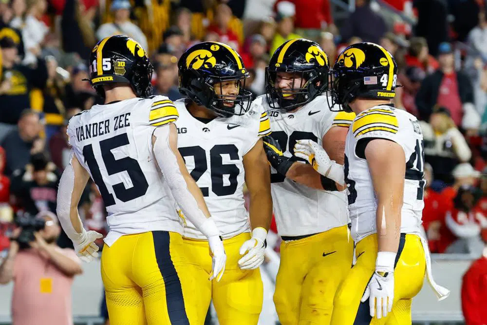 295 lbs Iowa DL Stands Out Against 15 Brightest College Football Minds as Academic Heisman Finalists Announced