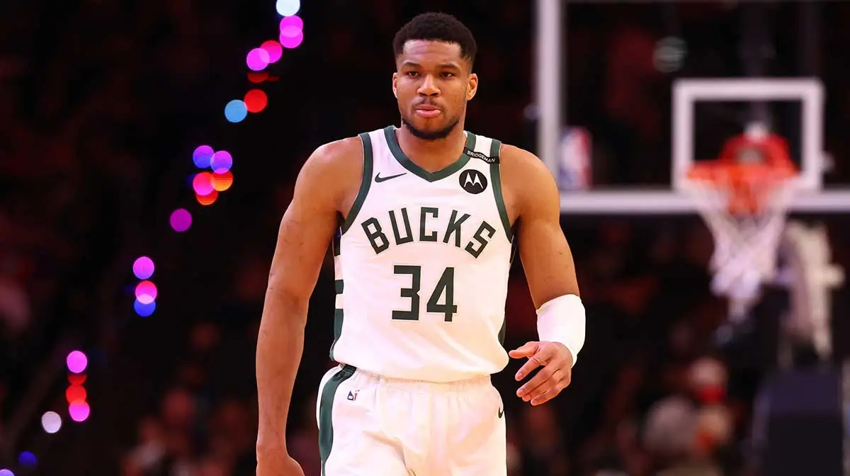 Bucks’ Giannis Antetokounmpo becomes 3rd in dominant stats in history