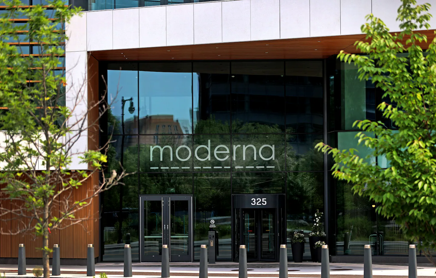 Moderna says key study of its CMV vaccine failed