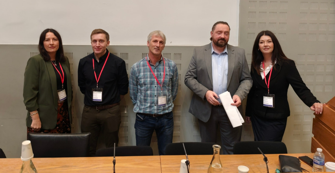 Defective Concrete researchers present to Oireachtas members