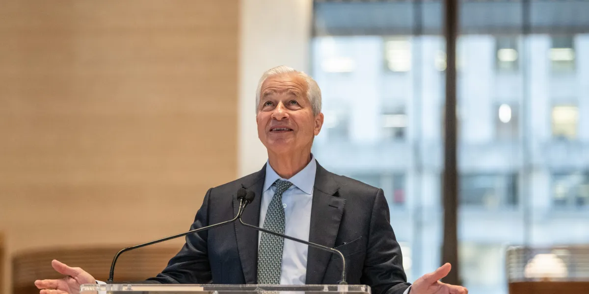 JPMorgan's new $3 billion skyscraper is open 24/7-and bankers can order coffee straight to their desks