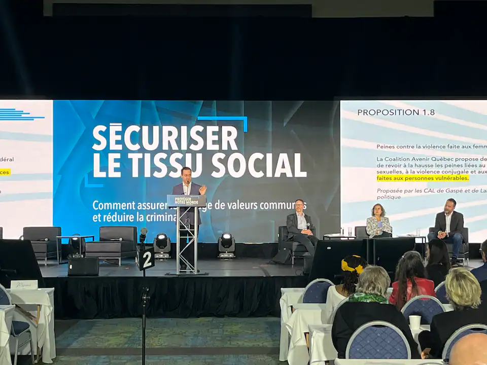 Congrès national de la CAQ: les militants adoptent une résolution contre le visage masqué «en tout temps»