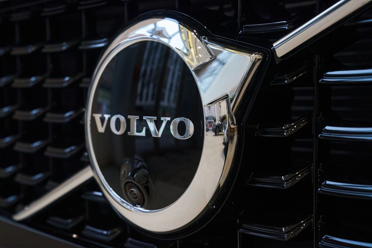 Volvo Car Profit Unexpectedly Rises on Cost-Cutting Plan