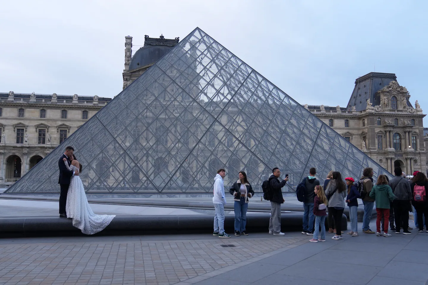 A timeline of the jewel heist at the Louvre