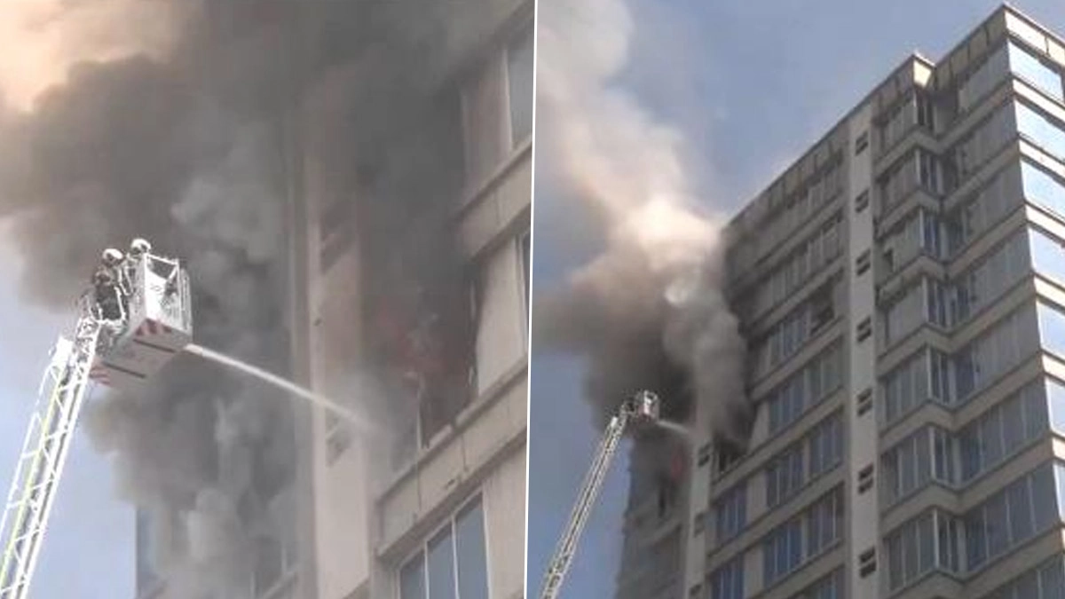 Mumbai Fire: Massive Blaze Erupts at JMS Business Centre in Jogeshwari West, Many Stranded on Building’s Top Floor; Rescue Operations Underway (Watch Videos)