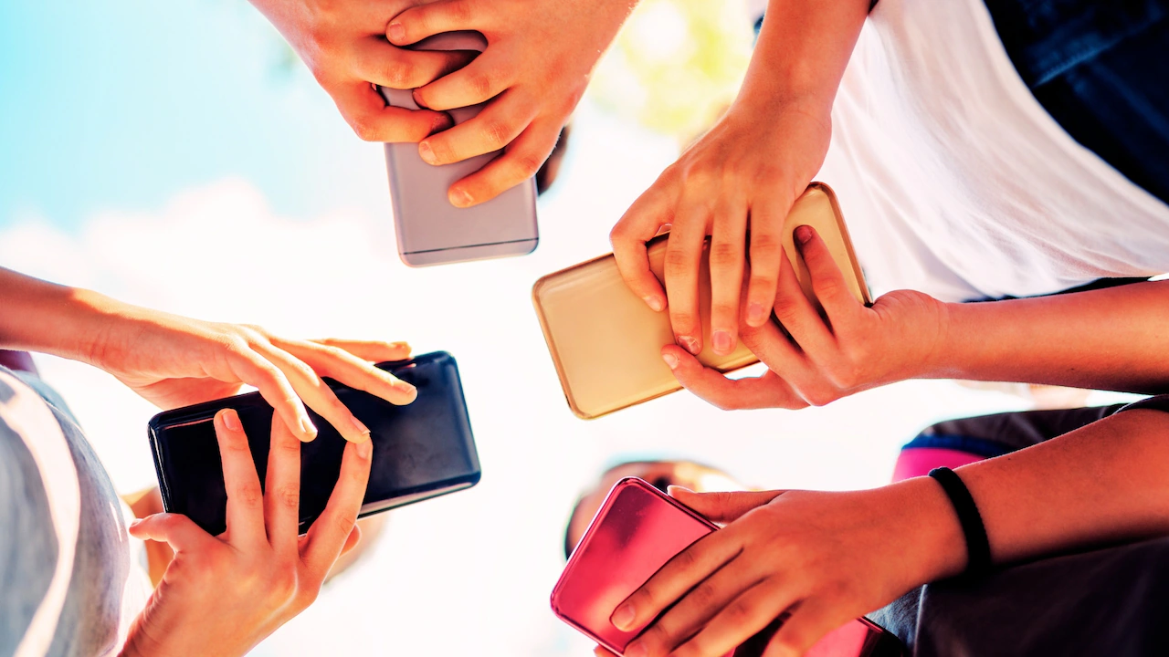 Senate poised to advance legislation to restrict cell phone use in Pa. schools