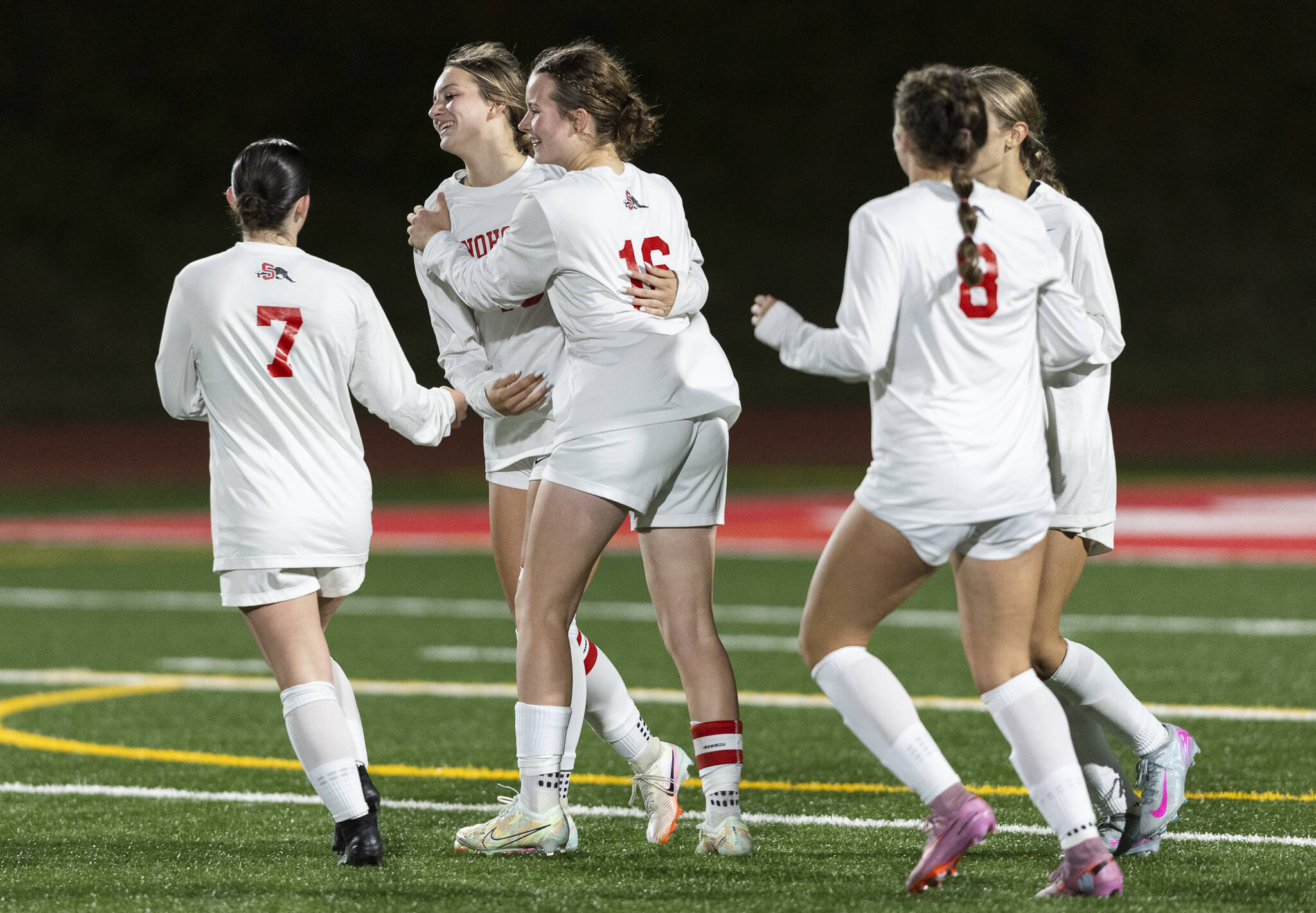 Dominant Snohomish girls soccer team tackles cancer