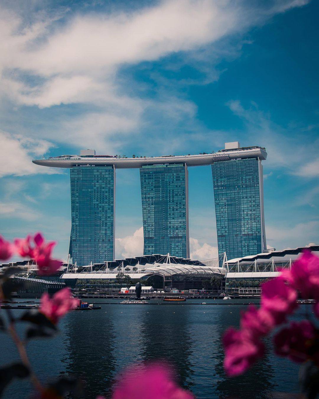 Man offers cash, apology after groping woman while with wife in Singapore lift