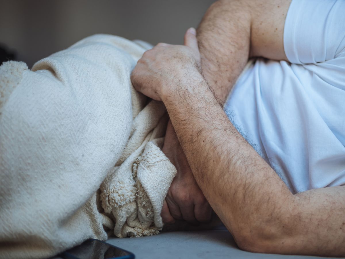 UKHSA issues 'stay at home' warning over 'unpleasant' winter virus - 6 symptoms to look out for