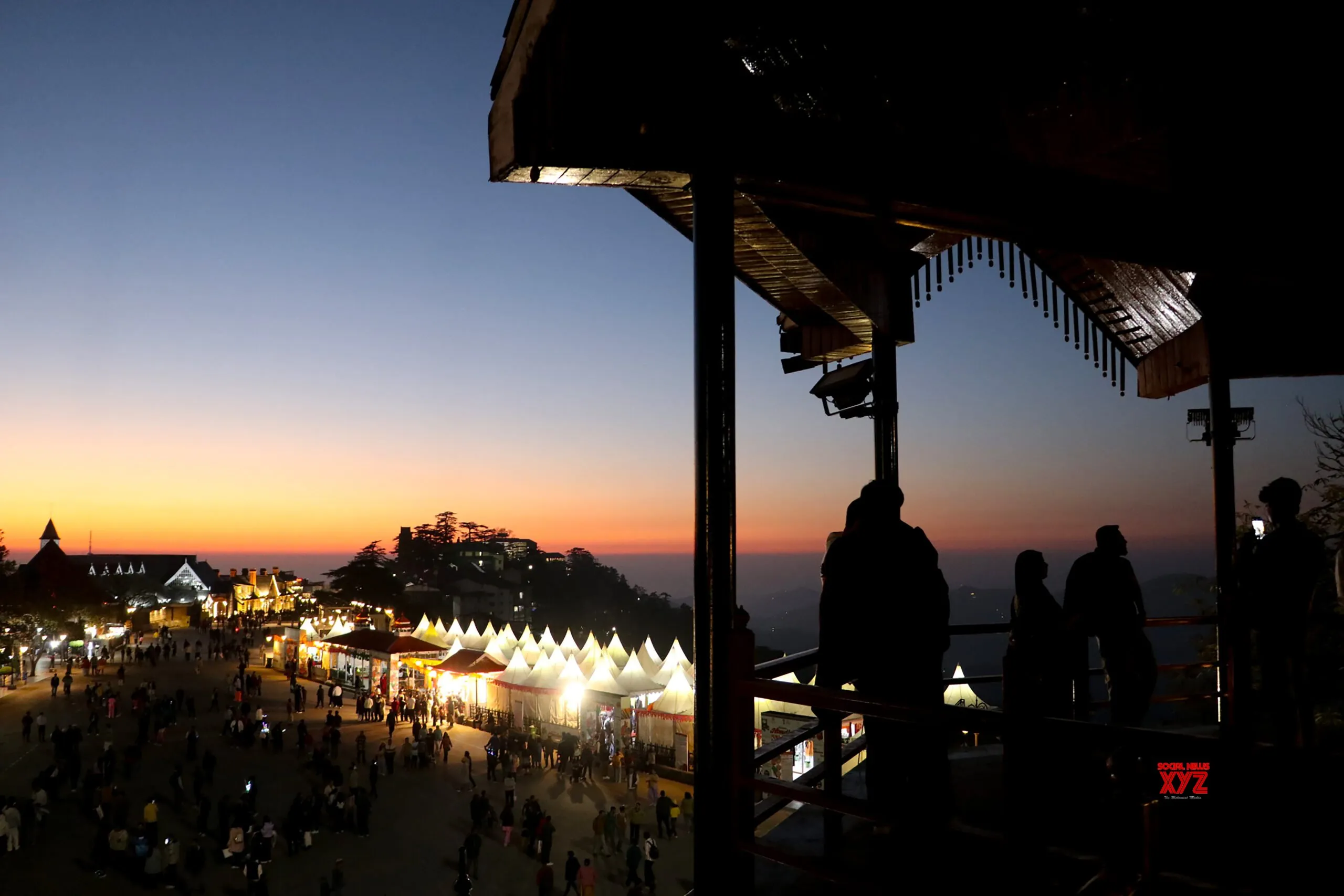 Tourists Enjoy Pleasant Evening at Shimla Ridge #Gallery