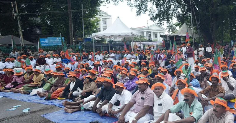 അനന്തപുരിയില്‍ അലകടലായി ബിജെപി പ്രതിഷേധം; സെക്രട്ടറിയേറ്റിന് മുന്നിലേക്ക് ബിജെപി പ്രവര്‍ത്തകരുടെ നിലയ്‌ക്കാത്ത പ്രവാഹം