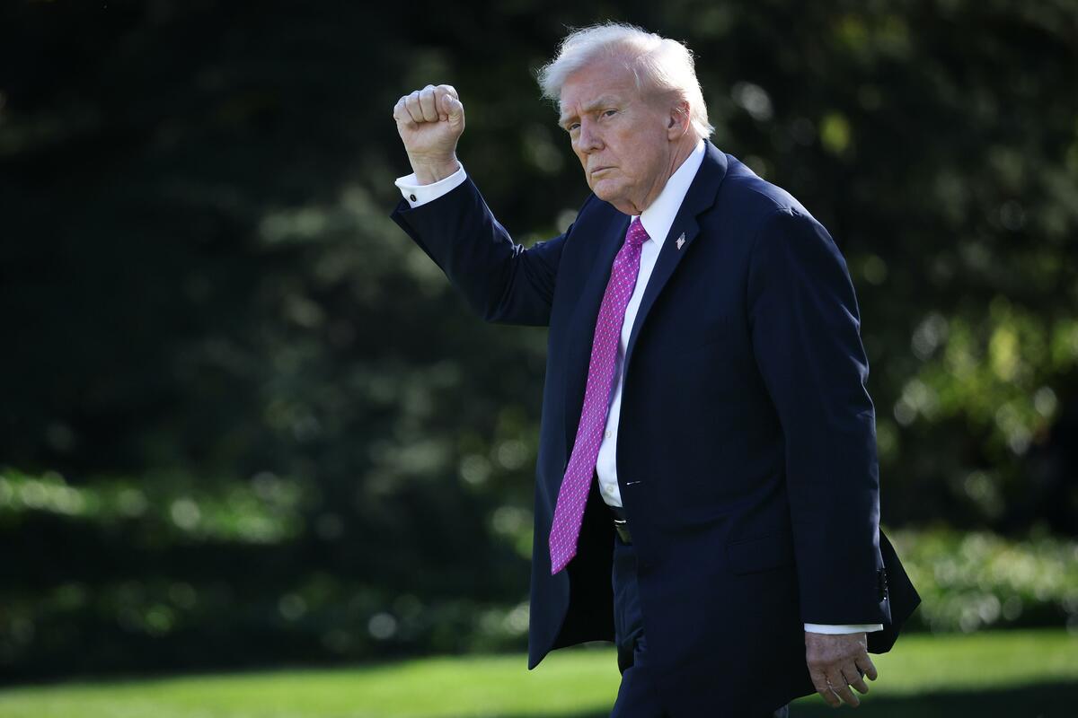 Trump embarks on Asia trip, visiting Malaysia, Japan, South Korea
