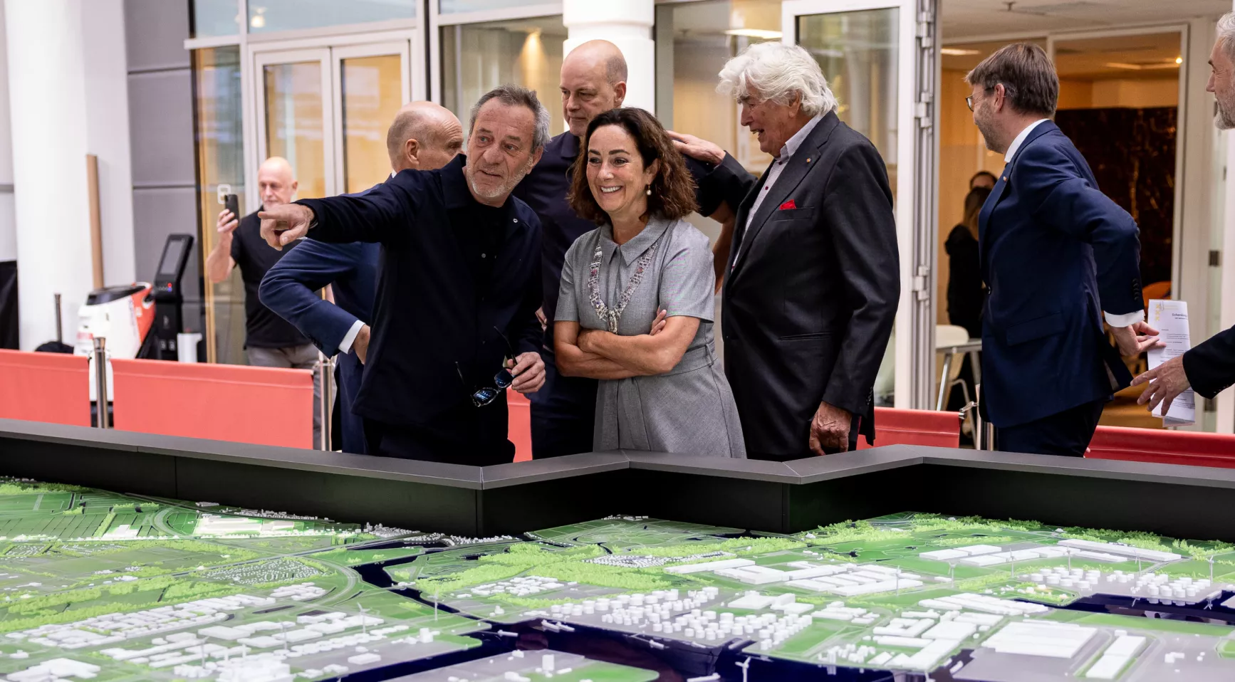 Mayor Halsema unveils 3D model of Amsterdam in honor of city’s 750th anniversary