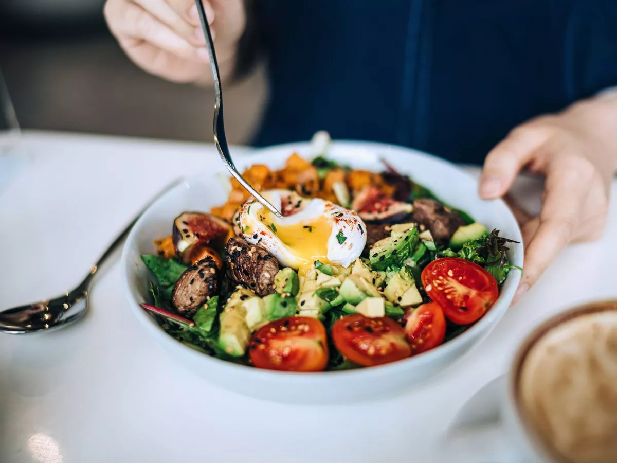 Dentist says diet change will fix 'black hairy tongue' condition