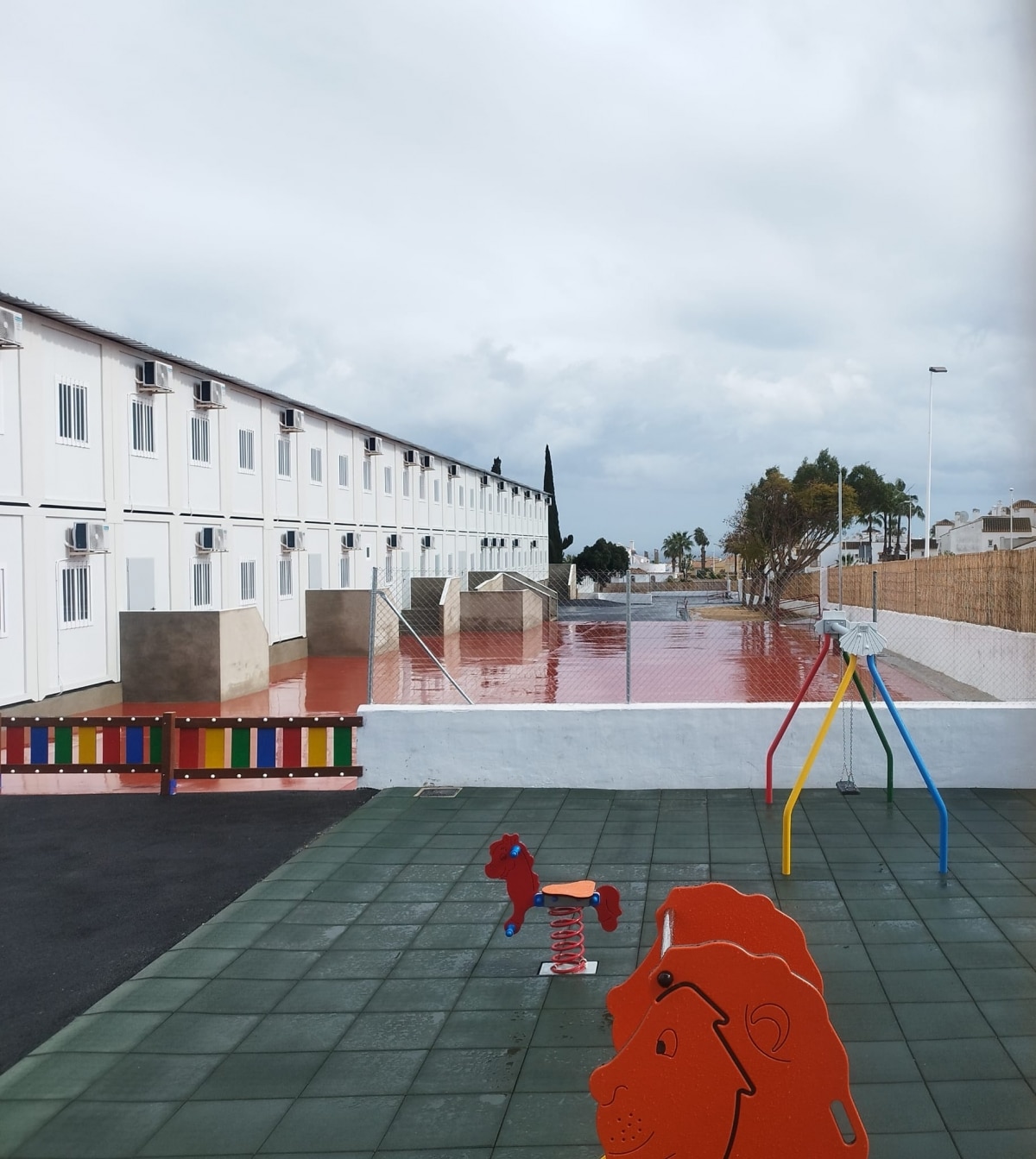 Cambiemos Orihuela and Compromís question Les Corts about class sizes at Coastal School No. 20 and plans for the construction of a new permanent building
