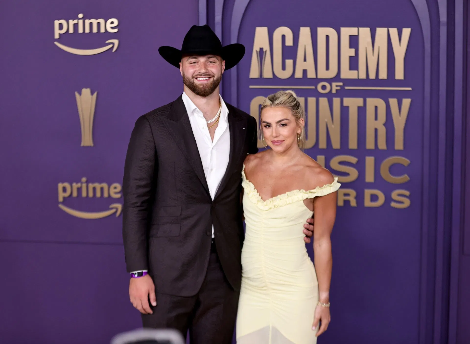 WATCH: Jake Ferguson's fiancée Haley Cavinder shows off bedazzled customized denim ahead of Week 8 showdown vs. Broncos