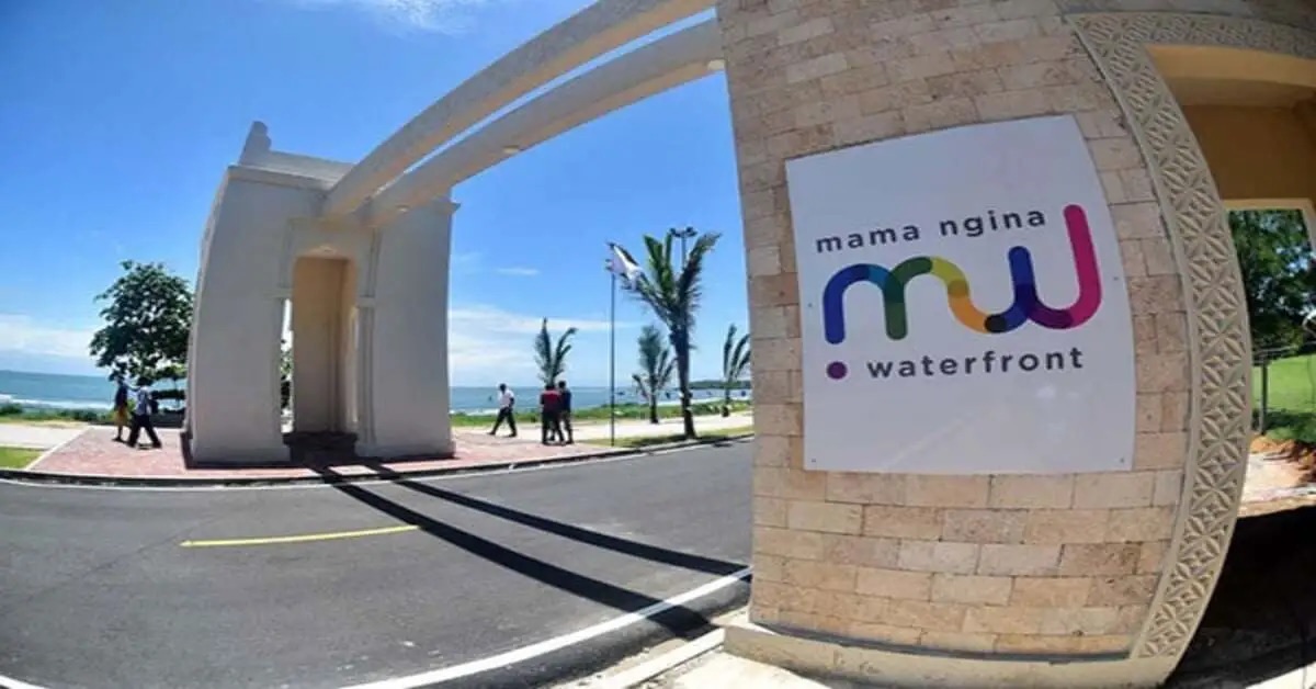 LOVE TAX!! Rogue cops in Mombasa charging couples KSh 50,000 at Mama Ngina Waterfront for sitting together in cars - Falsely accuse them of engaging in “Mechi’’