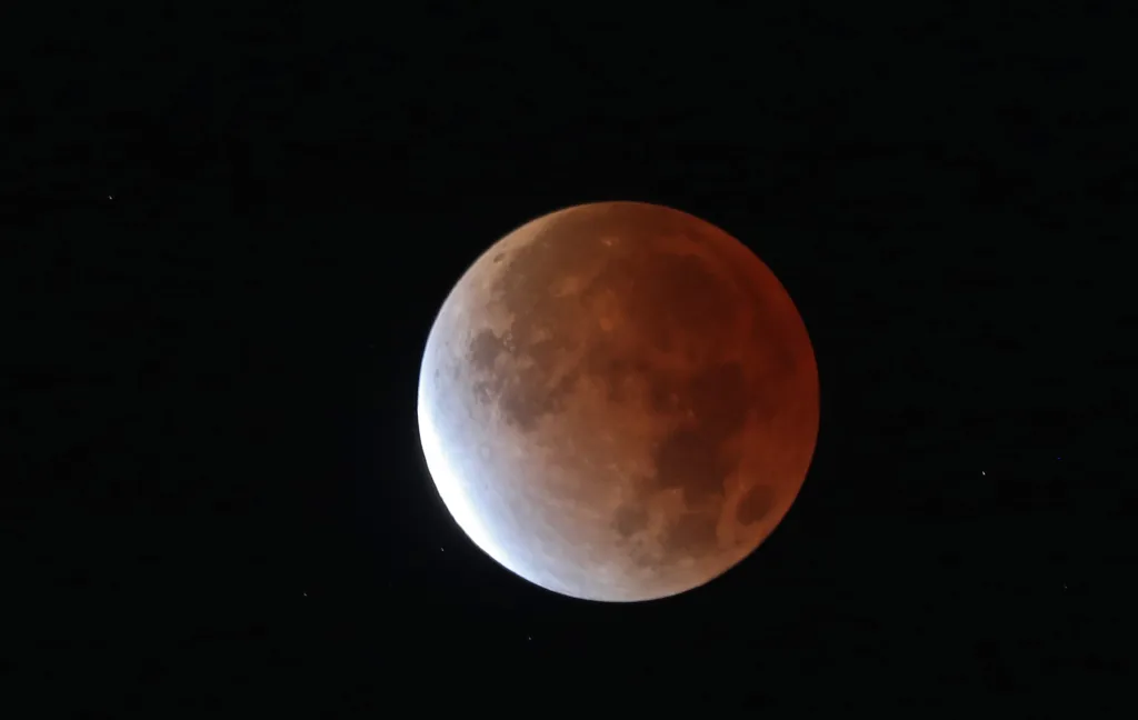Does the full moon make us sleepless? A neurologist explains the science behind sleep, mood and lunar myths