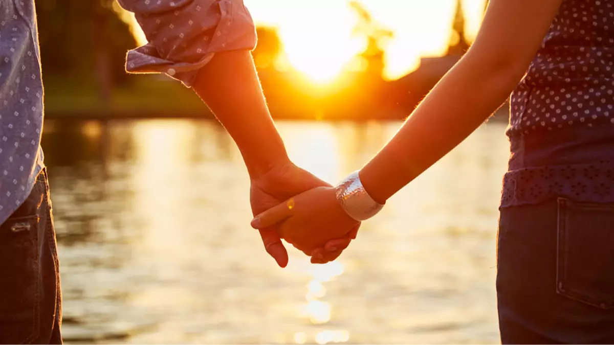 Dating coach reveals 'three-second rule' which makes people instantly more attractive in relationships