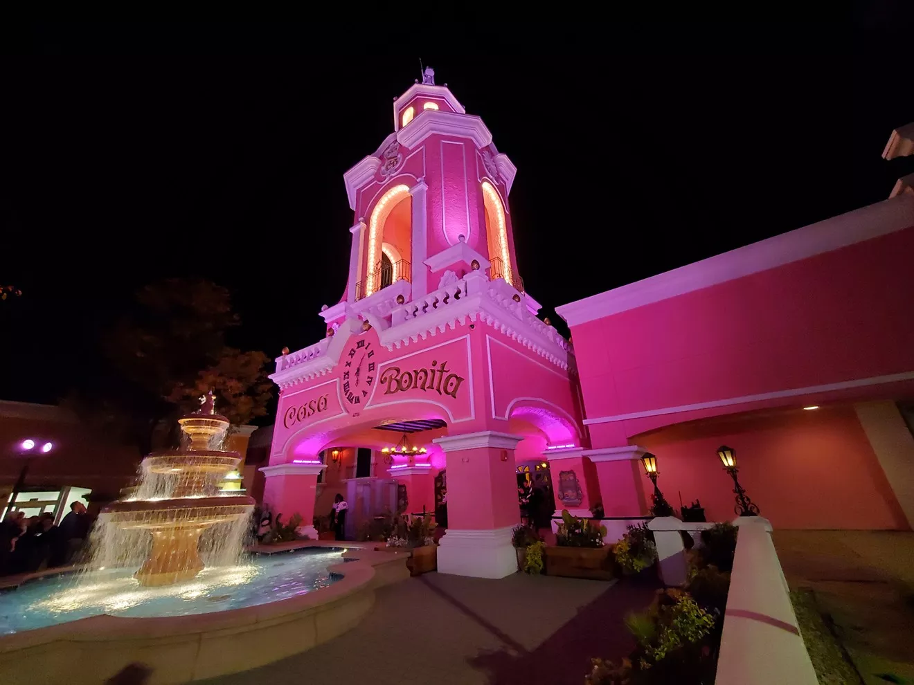 Reader: People Don’t Go to Casa Bonita for the Actors