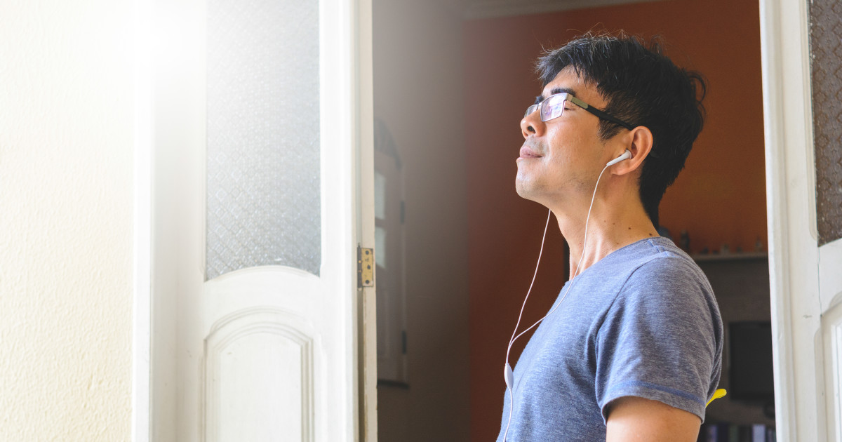 Gratitude's Science-Backed Mental & Physical Health Benefits Come With a Twist