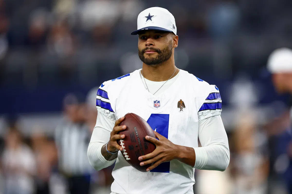 Dak Prescott’s 2-Word Demand From Cowboys Locker Room After Clearing Stance on Trade Rumors