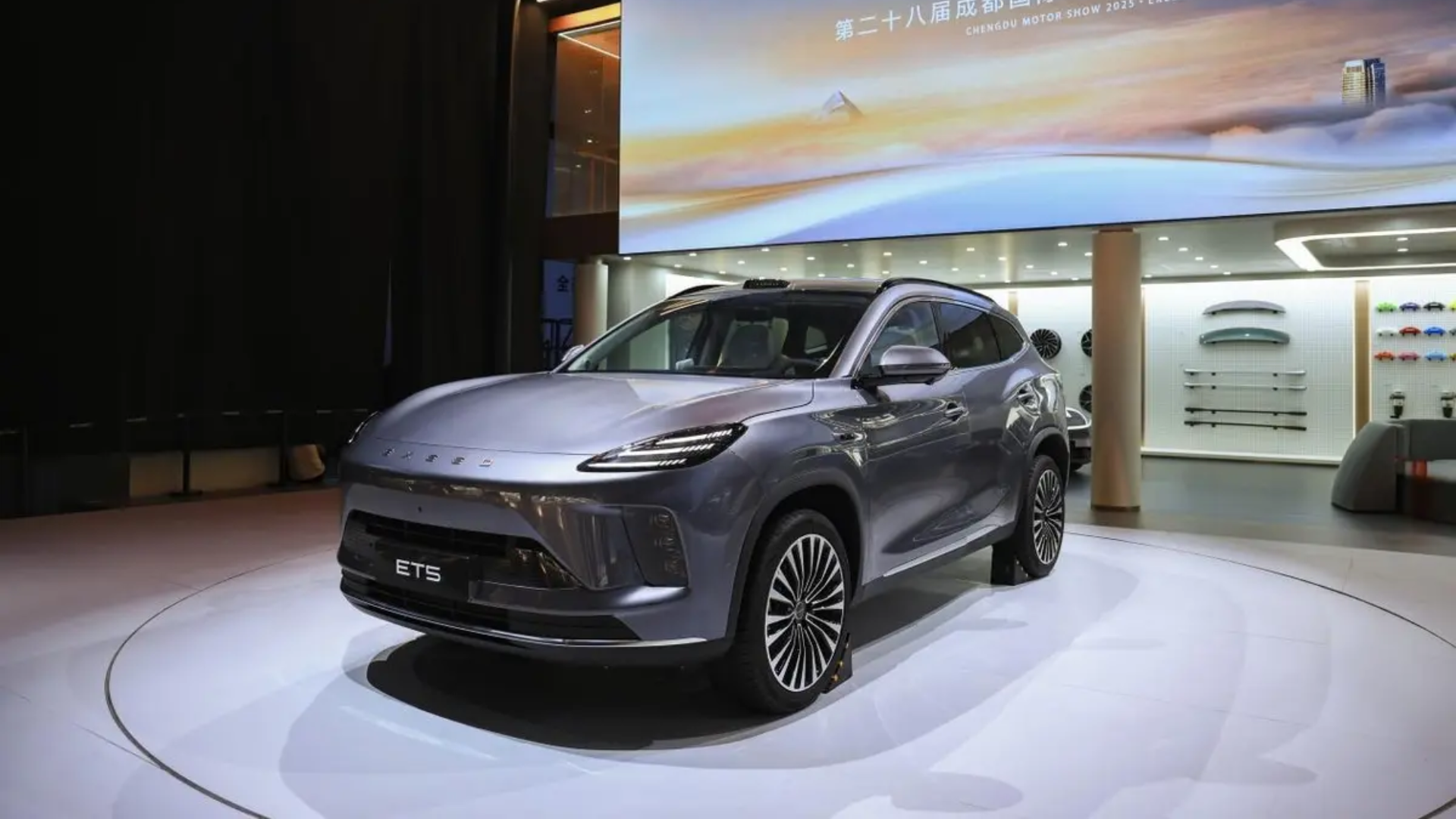 New hybrid EV from China's Chery offers 808