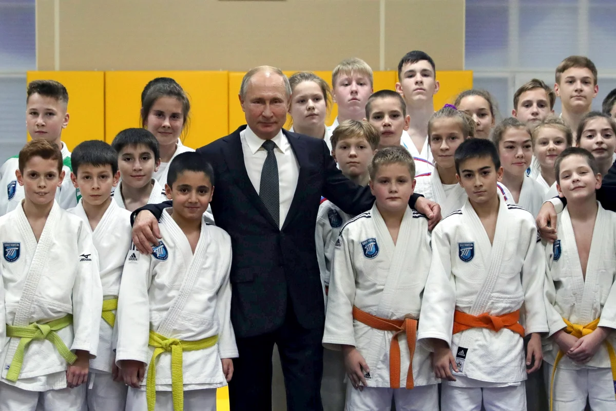 Russia’s population is shrinking rapidly. Putin is trying to put a stop to that