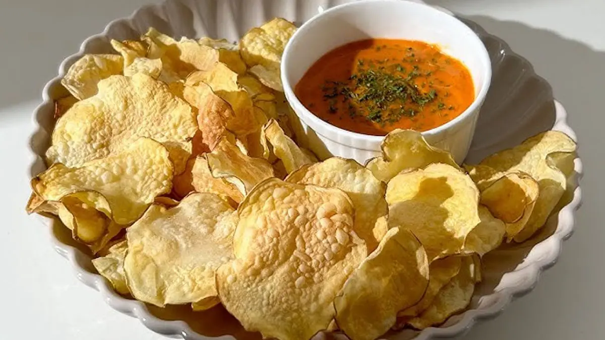 Oil Free Potato Chips : बिना तेल के घर पर बनाएं कुरकुरे आलू चिप्स, बच्चों को भी पसंद आएंगे