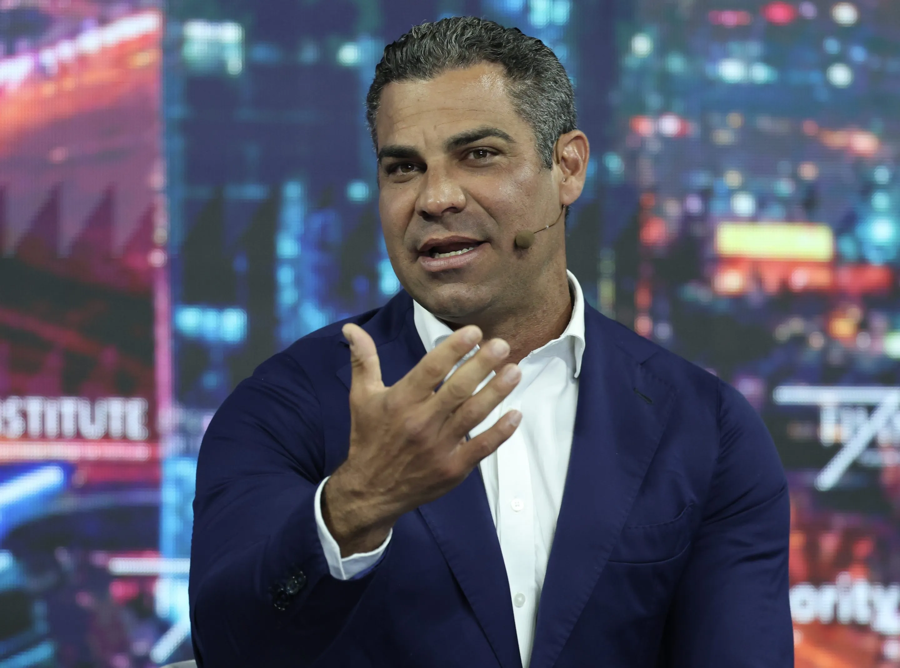 Miami’s outgoing mayor warns about what he sees happening in New York and the 2 cities’ different approaches to next summer’s World Cup