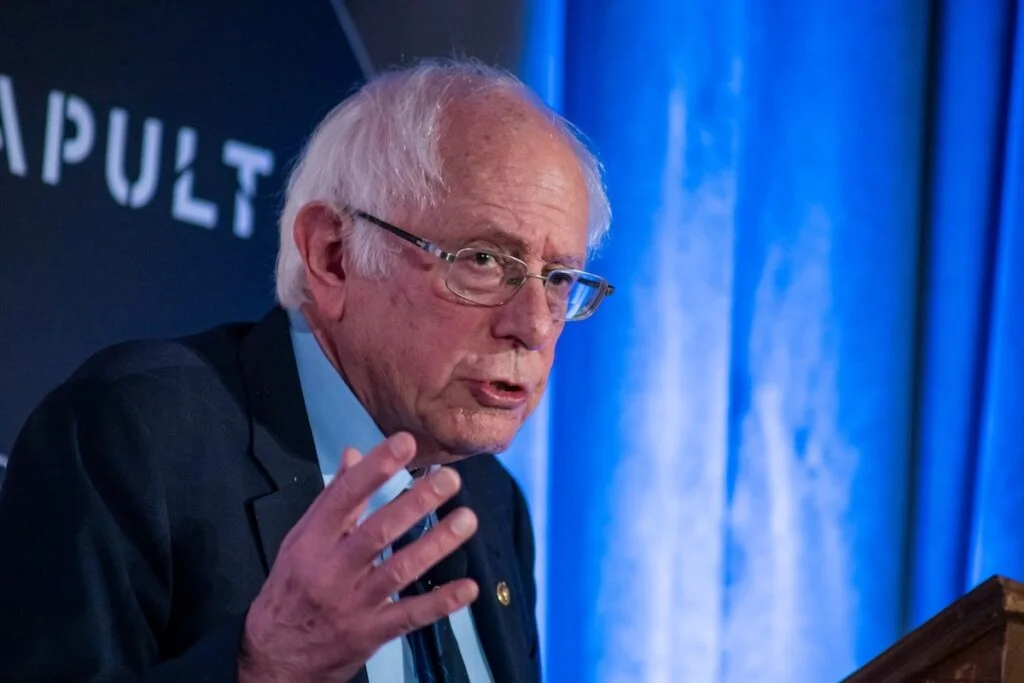 Bernie Sanders Slams White House Ballroom As Corporate Payback — Says Google, Microsoft Received Big Tax Breaks, Now They're 'Writing Checks' To Trump - Alphabet (NASDAQ:GOOG), Amazon.com (NASDAQ:AMZN